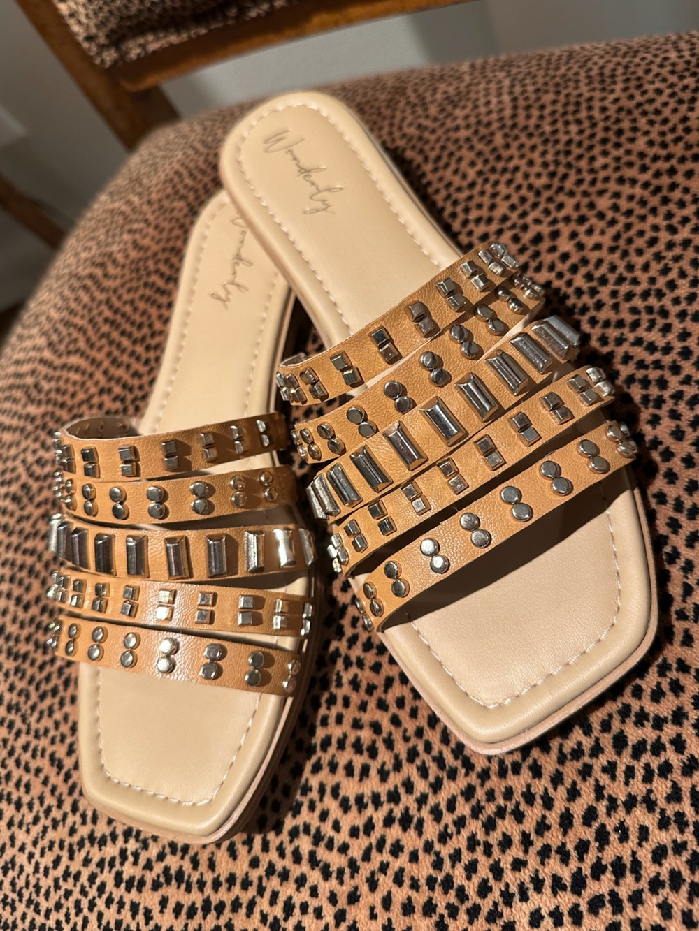 NIB WONDERLY Maple Slide Mule Sandals with Gold Studs
